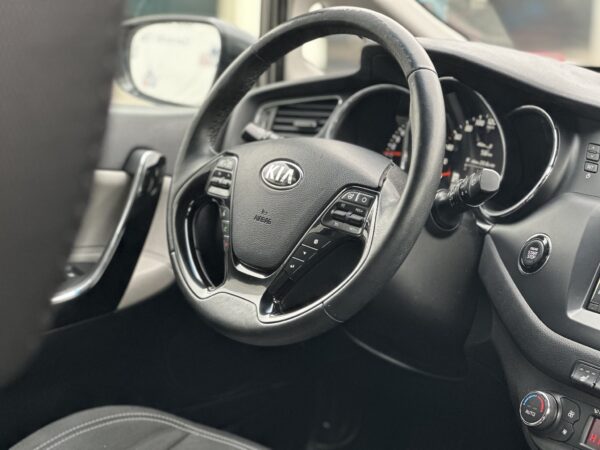 Kia cee'd 1.6 GDI Spirit AUTOMAT /XENON/ 1.6 BENZINA /130.000 km