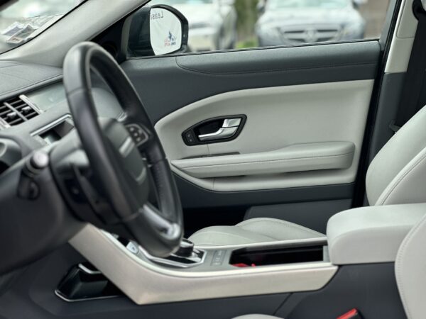 Land Rover Evoque 2.0 Td4 SE Dynamic      NAVI /PANO /PIELE /4X4/ 2016