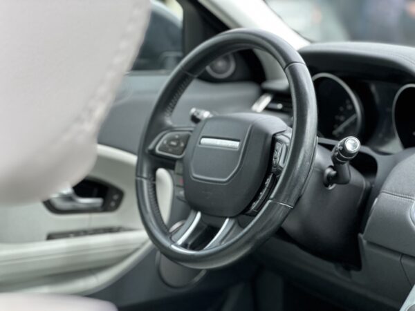 Land Rover Evoque 2.0 Td4 SE Dynamic      NAVI /PANO /PIELE /4X4/ 2016