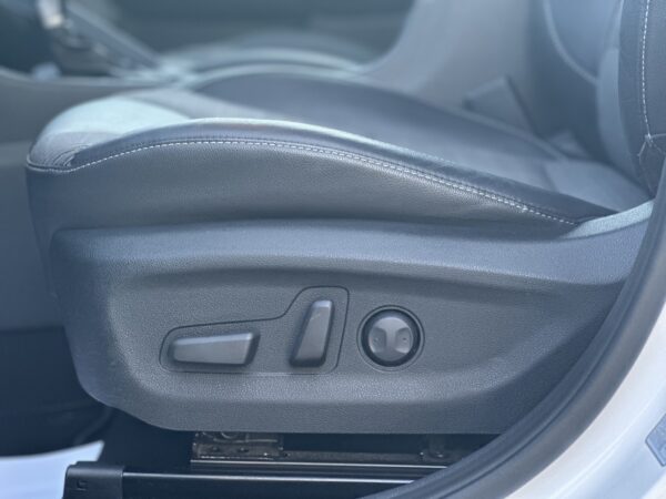 Kia Niro 1.6 Hybrid Active AUTOMAT /HYBRID /ALB PELAT /2016/XENON/NAVI