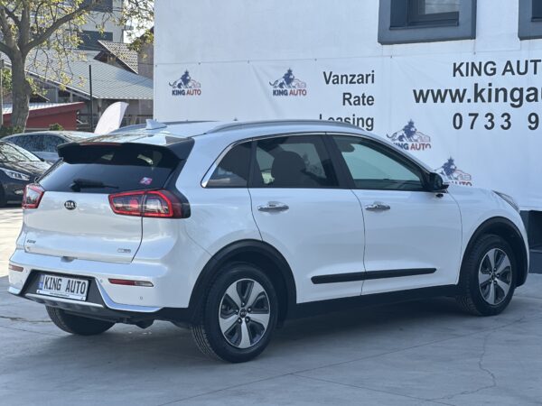 Kia Niro 1.6 Hybrid Active AUTOMAT /HYBRID /ALB PELAT /2016/XENON/NAVI