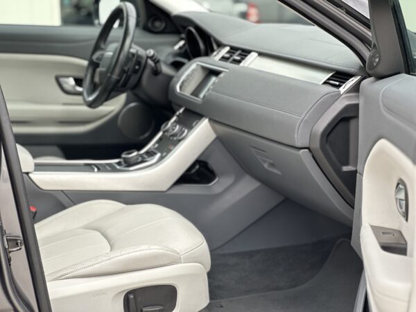 Land Rover Evoque 2.0 Td4 SE Dynamic      NAVI /PANO /PIELE /4X4/ 2016