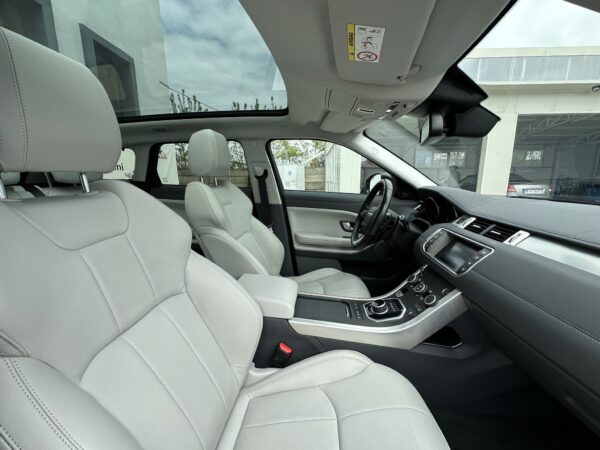 Land Rover Evoque 2.0 Td4 SE Dynamic      NAVI /PANO /PIELE /4X4/ 2016