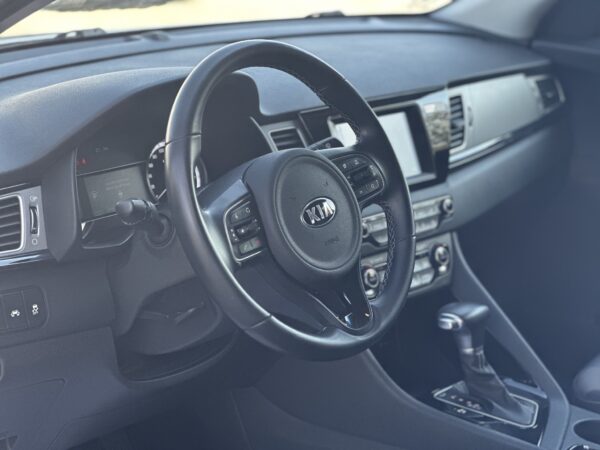 Kia Niro 1.6 Hybrid Active AUTOMAT /HYBRID /ALB PELAT /2016/XENON/NAVI