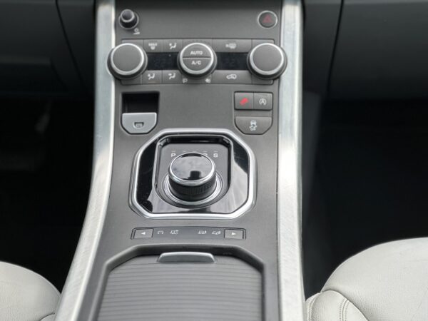 Land Rover Evoque 2.0 Td4 SE Dynamic      NAVI /PANO /PIELE /4X4/ 2016