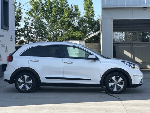 Kia Niro 1.6 Hybrid Active AUTOMAT /HYBRID /ALB PELAT /2016/XENON/NAVI