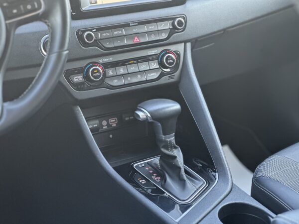 Kia Niro 1.6 Hybrid Active AUTOMAT /HYBRID /ALB PELAT /2016/XENON/NAVI