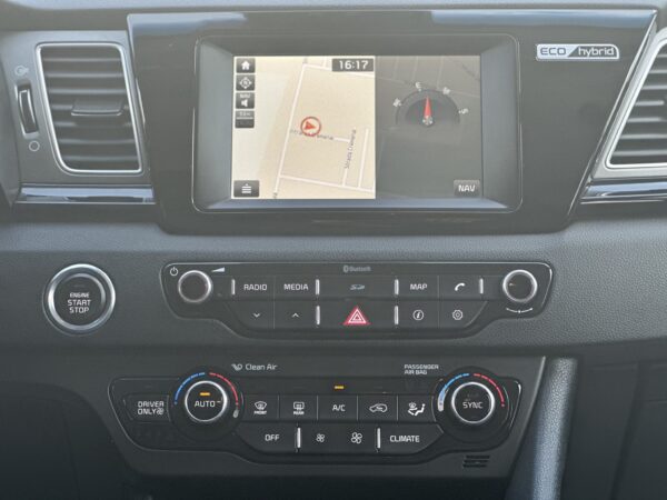 Kia Niro 1.6 Hybrid Active AUTOMAT /HYBRID /ALB PELAT /2016/XENON/NAVI
