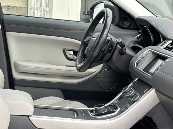 Land Rover Evoque 2.0 Td4 SE Dynamic      NAVI /PANO /PIELE /4X4/ 2016