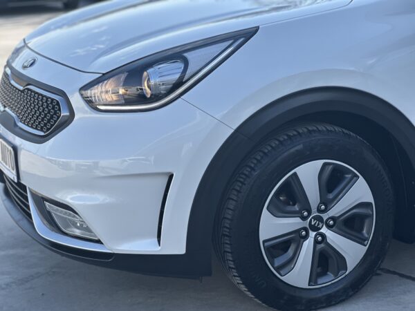 Kia Niro 1.6 Hybrid Active AUTOMAT /HYBRID /ALB PELAT /2016/XENON/NAVI