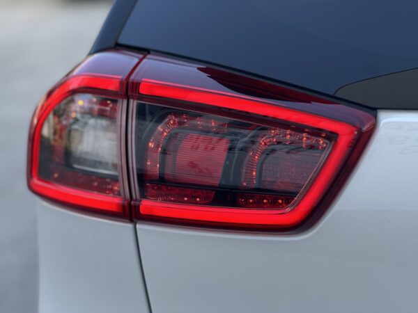 Kia Niro 1.6 Hybrid Active AUTOMAT /HYBRID /ALB PELAT /2016/XENON/NAVI