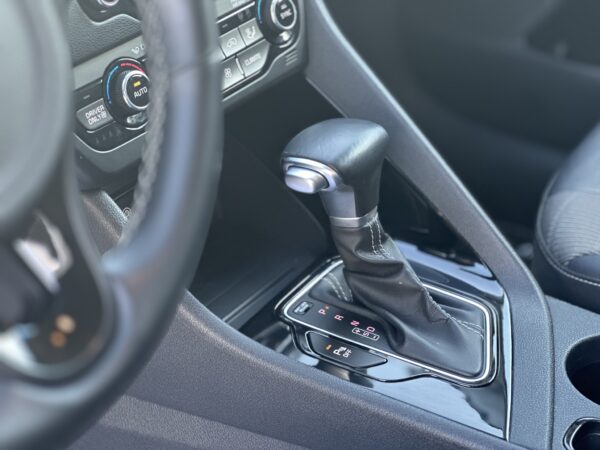 Kia Niro 1.6 Hybrid Active AUTOMAT /HYBRID /ALB PELAT /2016/XENON/NAVI