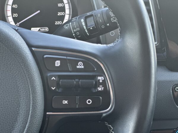 Kia Niro 1.6 Hybrid Active AUTOMAT /HYBRID /ALB PELAT /2016/XENON/NAVI
