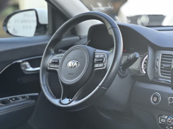 Kia Niro 1.6 Hybrid Active AUTOMAT /HYBRID /ALB PELAT /2016/XENON/NAVI