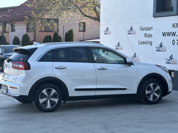 Kia Niro 1.6 Hybrid Active AUTOMAT /HYBRID /ALB PELAT /2016/XENON/NAVI