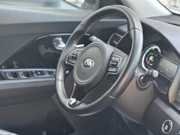 Kia Niro 1.6 Hybrid Active AUTOMAT /HYBRID /ALB PELAT /2016/XENON/NAVI