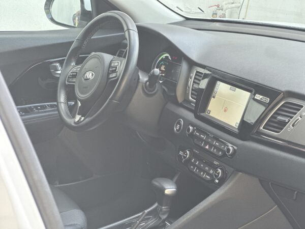Kia Niro 1.6 Hybrid Active AUTOMAT /HYBRID /ALB PELAT /2016/XENON/NAVI