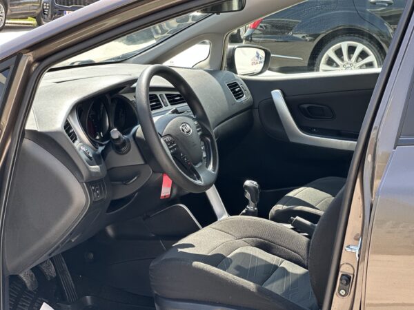 Kia cee'd 1.4 CRDi Cool Diesel / Manual  / 2012