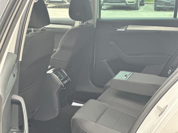 SKODA SUPERB COMBI 2019 / 170.000 km
