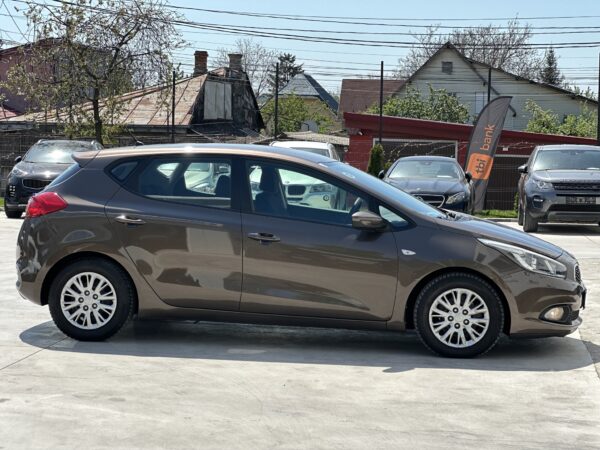 Kia cee'd 1.4 CRDi Cool Diesel / Manual  / 2012