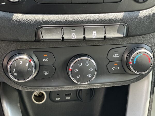 Kia cee'd 1.4 CRDi Cool Diesel / Manual  / 2012