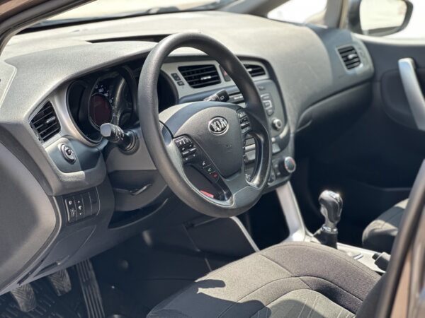 Kia cee'd 1.4 CRDi Cool Diesel / Manual  / 2012