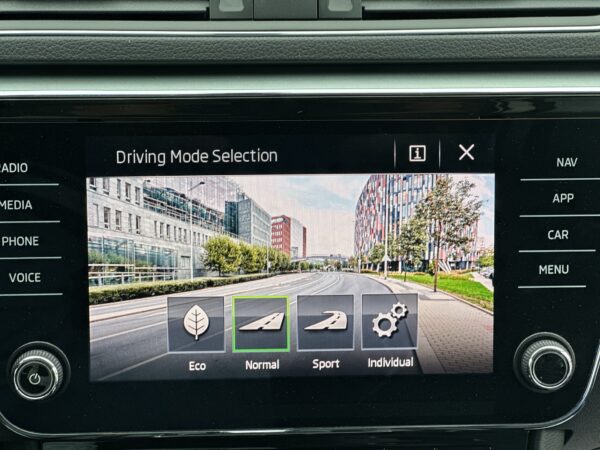 SKODA SUPERB COMBI 2019 / 170.000 km