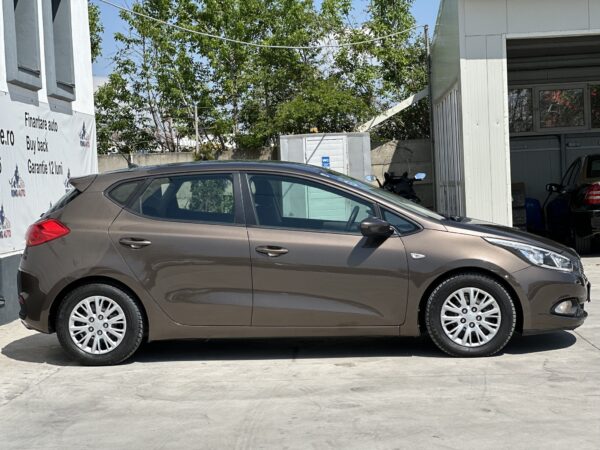 Kia cee'd 1.4 CRDi Cool Diesel / Manual  / 2012