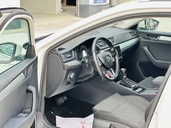SKODA SUPERB COMBI 2019 / 170.000 km
