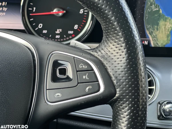 MERCEDES E220 COUPE
