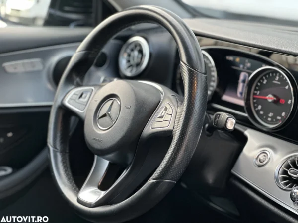 MERCEDES E220 COUPE
