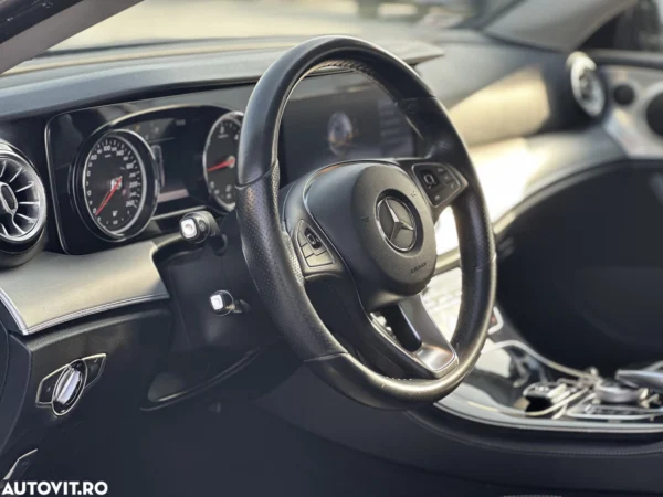 MERCEDES E220 COUPE