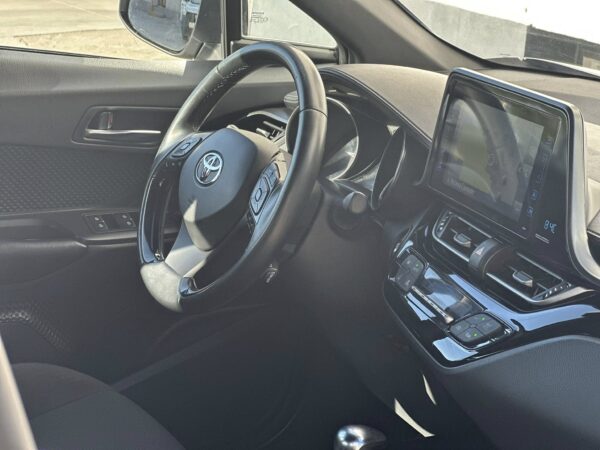 Toyota / C-HR 1.8 Hybrid Active