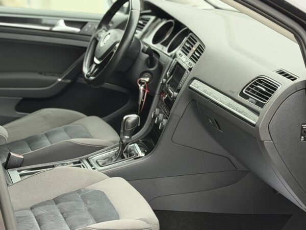 Volkswagen Golf VII 1.6 TDI Highline BlueMotion