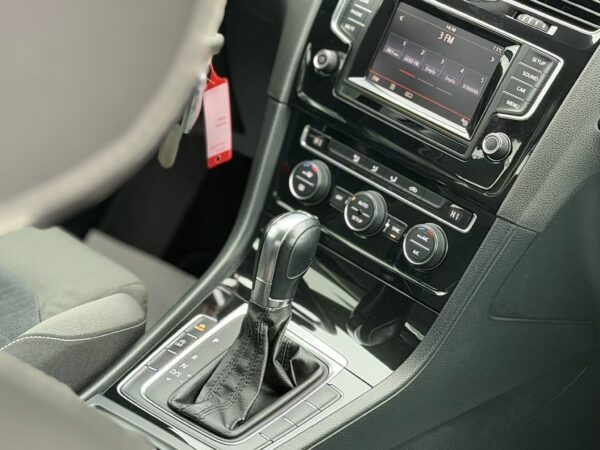 Volkswagen Golf VII 1.6 TDI Highline BlueMotion