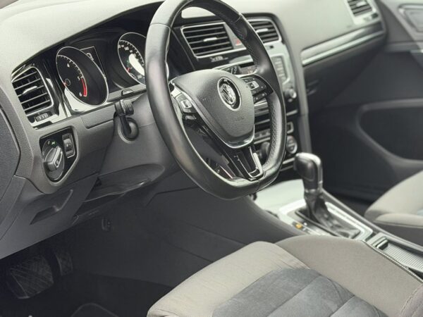 Volkswagen Golf VII 1.6 TDI Highline BlueMotion