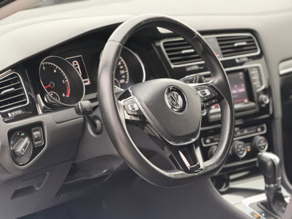 Volkswagen Golf VII 1.6 TDI Highline BlueMotion