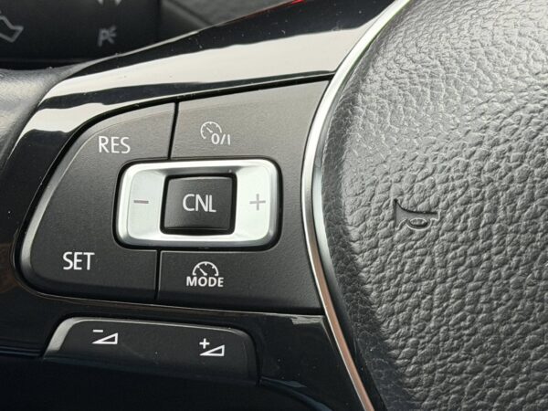 Volkswagen Golf VII 1.6 TDI Highline BlueMotion