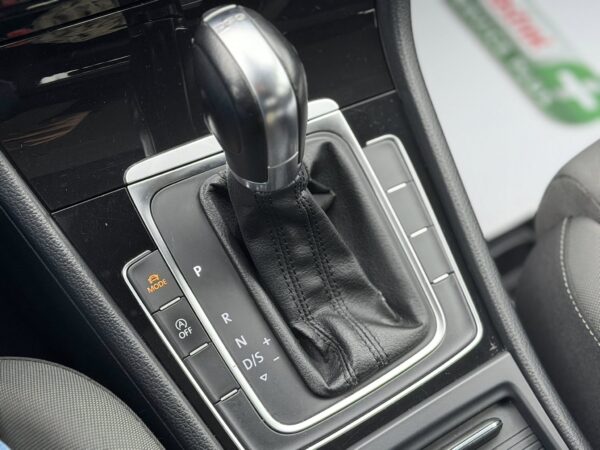 Volkswagen Golf VII 1.6 TDI Highline BlueMotion