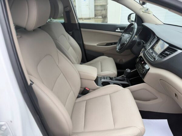 Hyundai Tucson 2.0 CRDI 4WD 6AT Premium+