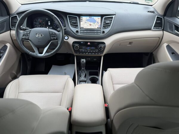 Hyundai Tucson 2.0 CRDI 4WD 6AT Premium+