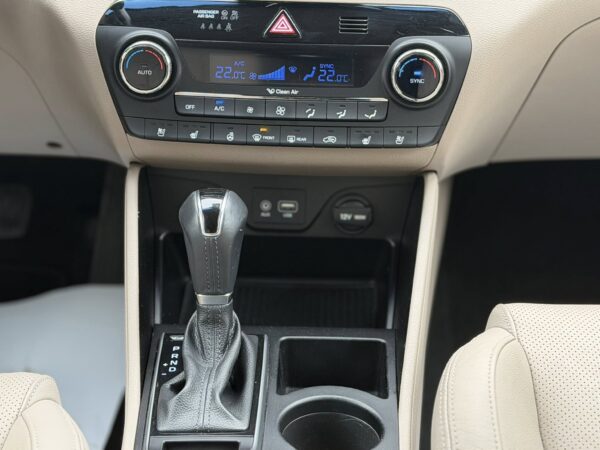 Hyundai Tucson 2.0 CRDI 4WD 6AT Premium+