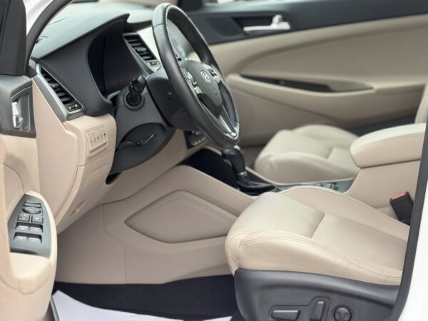 Hyundai Tucson 2.0 CRDI 4WD 6AT Premium+