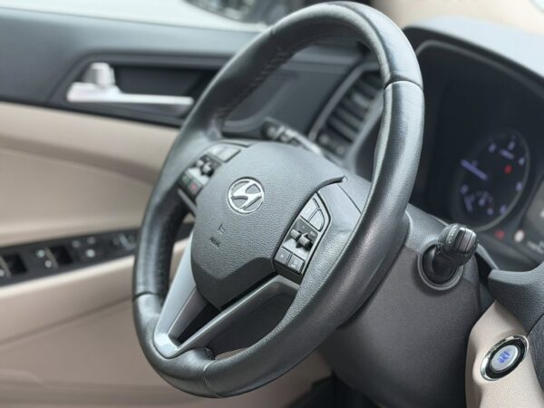 Hyundai Tucson 2.0 CRDI 4WD 6AT Premium+
