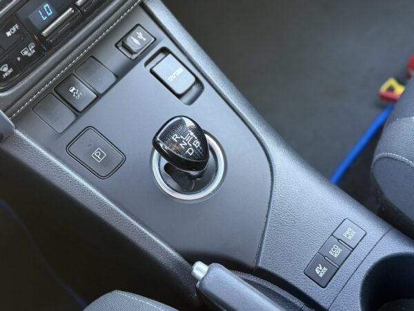 Toyota Auris 1.8 Hybrid Design Edition