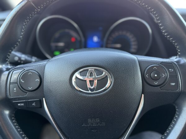 Toyota Auris 1.8 Hybrid Design Edition