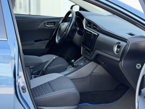 Toyota Auris 1.8 Hybrid Design Edition