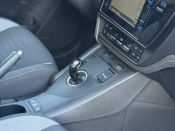 Toyota Auris 1.8 Hybrid Design Edition