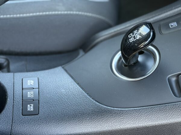 Toyota Auris 1.8 Hybrid Design Edition