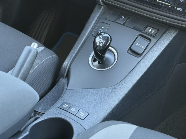 Toyota Auris 1.8 Hybrid Design Edition